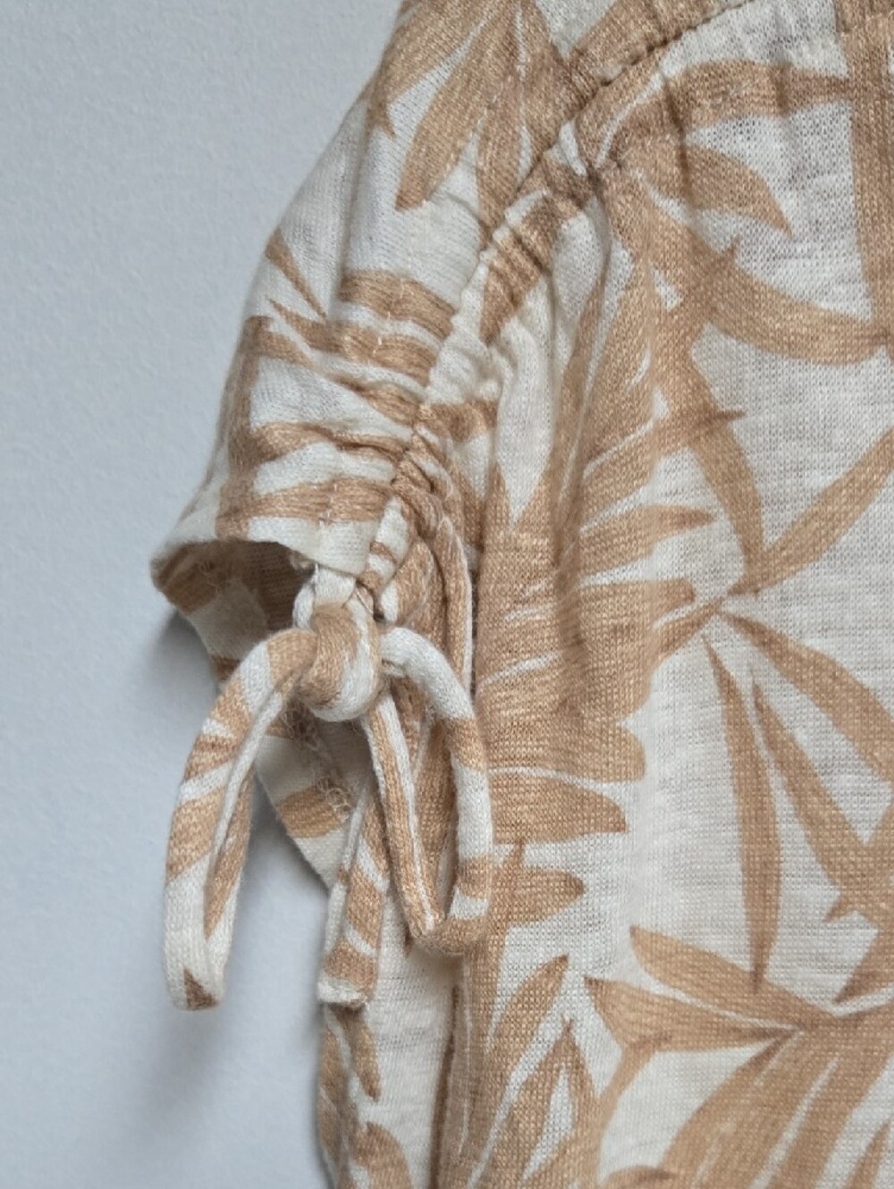 Nicole Miller Cream Top with Tan Palm Leaf Print - Short Sleeve 100% Linen Small - Picture 6 of 6